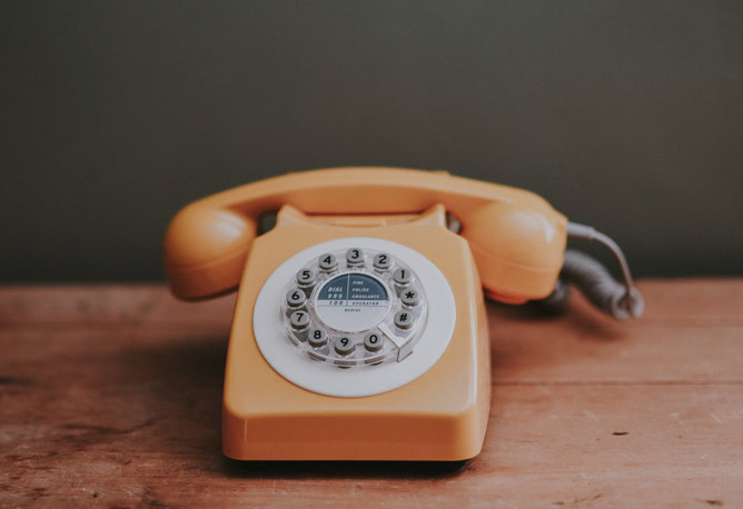 Rotary style telephone photo credit Annie Spratt