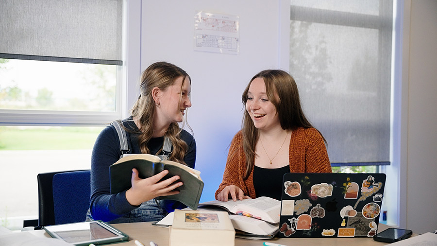 students-library-25 Horizon College students